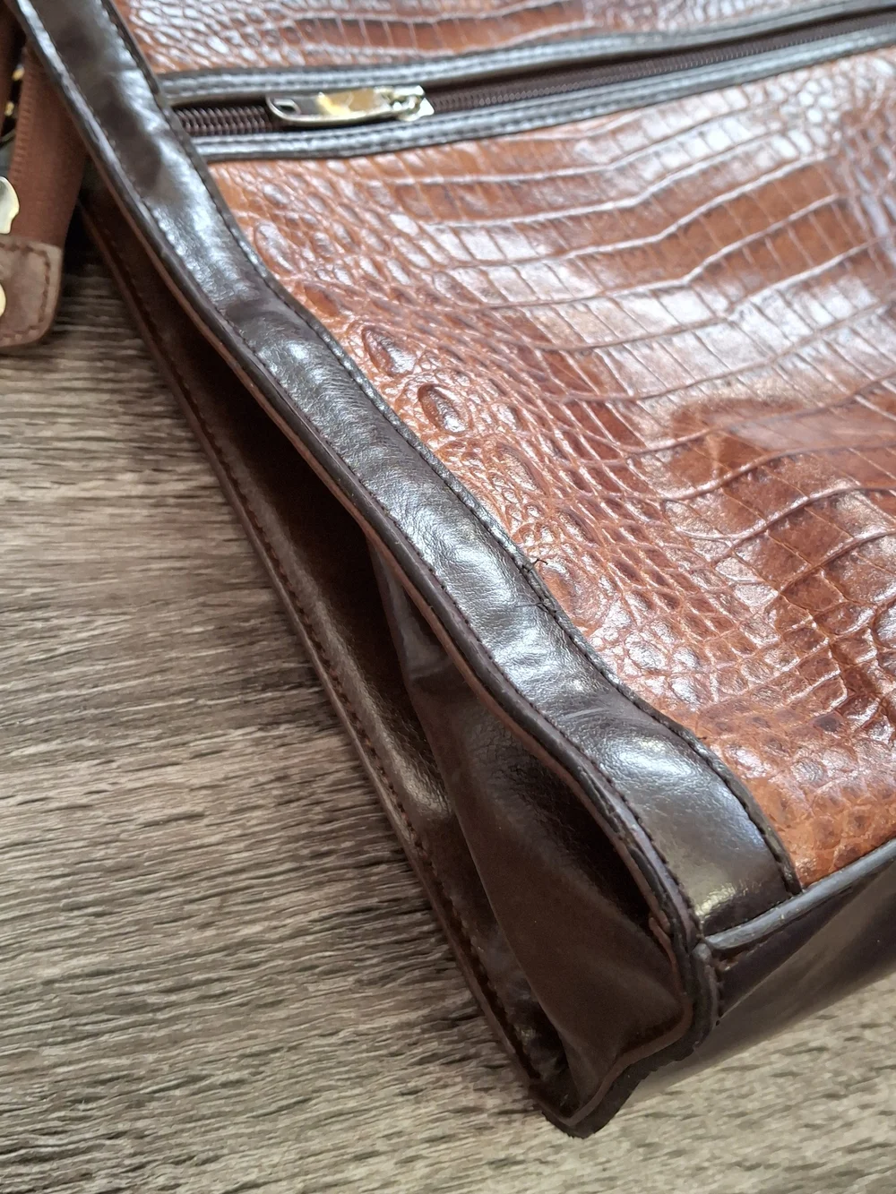VTG MC Croc-Embossed Brown Leather Breifcase with Dark Trim And Silver Heart - Picture 10 of 16